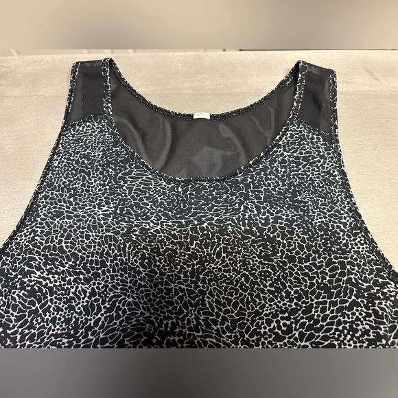 Women's LULULEMON Black White Activewear Tank Top Size 8-10 - Picture 3 of 8
